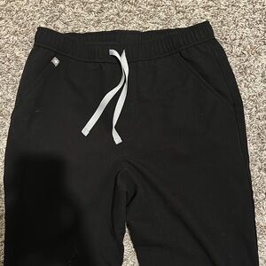 NWOT: Men’s Sm reg. black Figs scrub jogger pants! Antiwrinkle FIONx fabric.